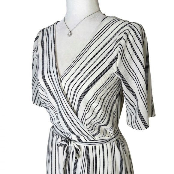 NEW Maurices Striped Flutter Sleeve Dress Shark Bite Hem White Black XS 110094 - Picture 16 of 17